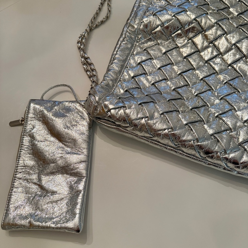 Elegant Silver Woven Shoulder Bag - Picture 6 of 9